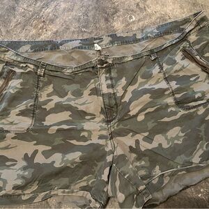 Old Navy Camouflage Women's Shorts Size 30